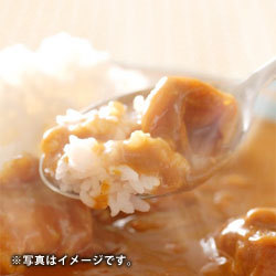 じっくりにこんだ平飼い鶏肉いりのチキンカレー。